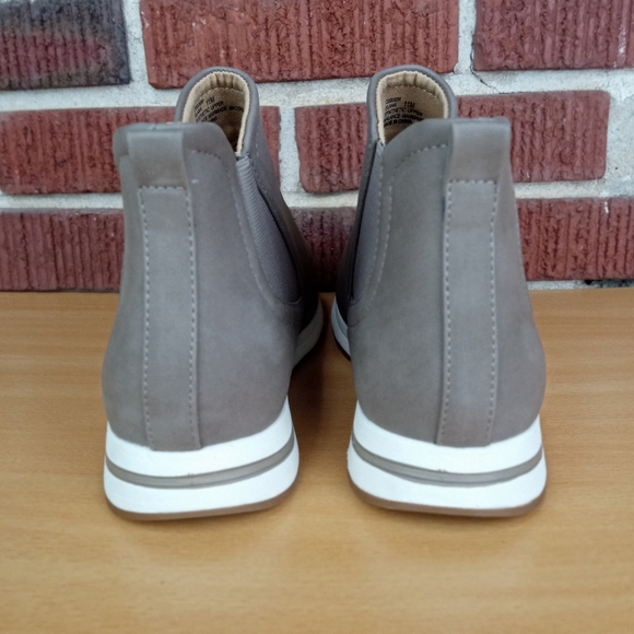 NWT Me Too. 'Elana' Vegan Leather Pull On Hiker Style Booties in Taupe Sz. 11 - Picture 5 of 7